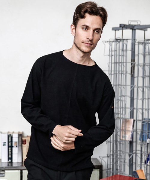MR.OLIVE(ミスターオリーブ)の「SUEDE PLAIN STITCH / BIG SILHOUTTE BOAT NECK CUT&SEWN(Tシャツ/カットソー・メンズ・ブラック/グレー/オフホワイト・SMALL/MEDIUM/LARGE)」の3枚目の写真