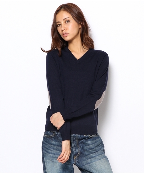 BEAMS BOY（ビームスボーイ）の「BEAMS BOY / 12ゲージ エルボーパッチ Vネック（ニット/セーター・レディース・レッド/グリーン/ネイビー・ONE SIZE）」の2枚目の写真