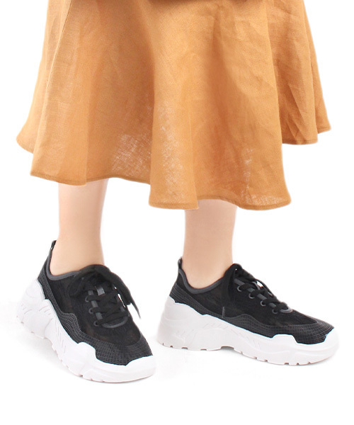 RANDA(ランダ)の「ストレスフリー/レース厚底スニーカー(スニーカー・レディース・ホワイト/ブラック・S/M/L/LL)」の2枚目の写真