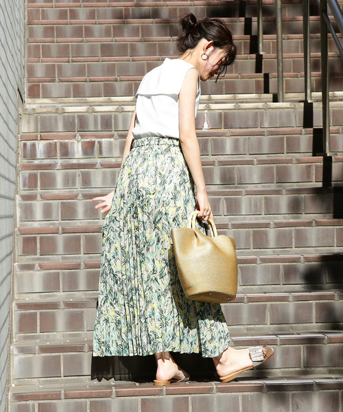 N.（N. Natural Beauty Basic）（エヌエヌナチュラルビューティーベーシック）の「ボタニカルプリントプリーツスカート（スカート・レディース・ベージュ系その他/パープル系その他/ダークネイビー・MEDIUM）」の7枚目の写真