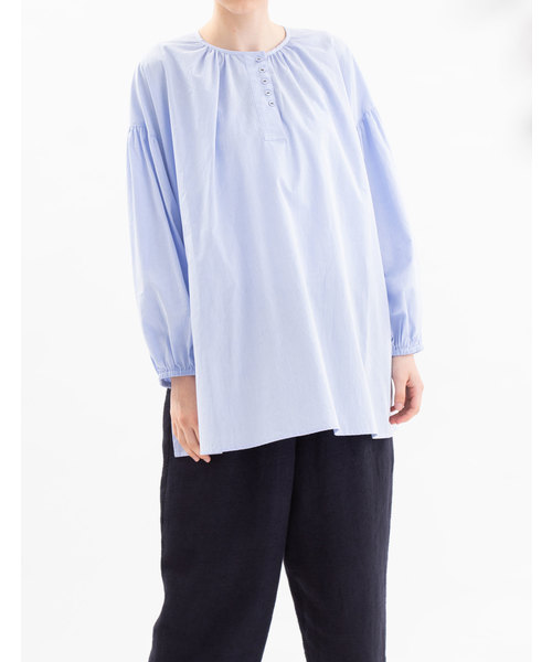 nop de nod(ノップドゥノッド)の「2wayスモックチュニックブラウス(シャツ/ブラウス・レディース・オフホワイト/ブラック/ブルー・3)」の3枚目の写真
