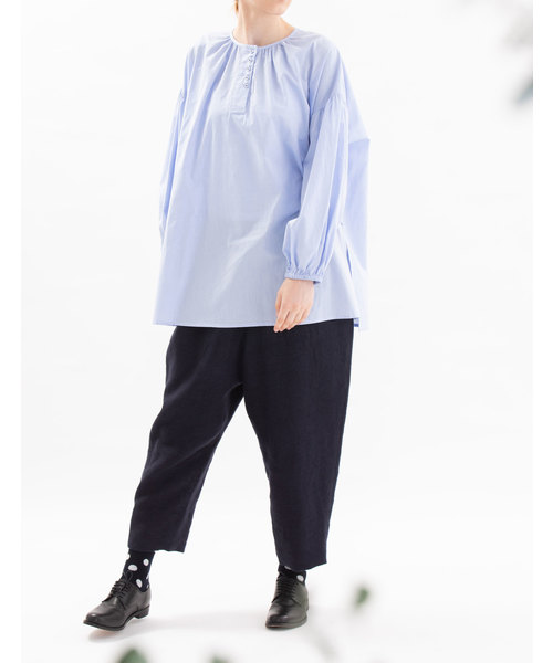 nop de nod(ノップドゥノッド)の「2wayスモックチュニックブラウス(シャツ/ブラウス・レディース・オフホワイト/ブラック/ブルー・3)」の4枚目の写真