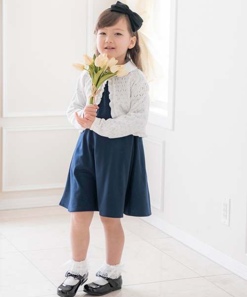 Catherine Cottage（キャサリンコテージ）の「透かし柄コットンニットボレロ（カーディガン/ボレロ・キッズ・ホワイト/ネイビー/オフホワイト・110/120/130/100/140/160/150）」の4枚目の写真