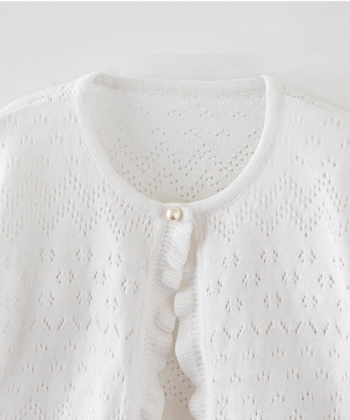 Catherine Cottage（キャサリンコテージ）の「透かし柄コットンニットボレロ（カーディガン/ボレロ・キッズ・ホワイト/ネイビー/オフホワイト・110/120/130/100/140/160/150）」の5枚目の写真