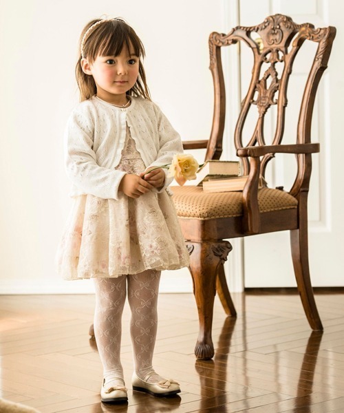 Catherine Cottage（キャサリンコテージ）の「透かし柄コットンニットボレロ（カーディガン/ボレロ・キッズ・ホワイト/ネイビー/オフホワイト・110/120/130/100/140/160/150）」の11枚目の写真