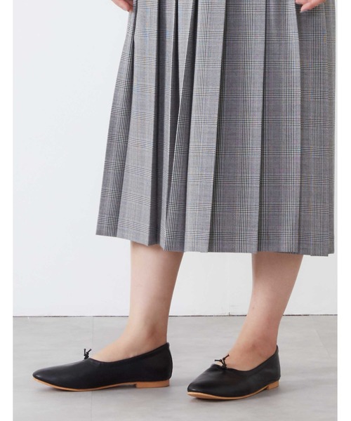 POU DOU DOU（プードゥドゥ）の「シャーリングバレエシューズ（パンプス・レディース・ブラック/モカ・4/3）」の2枚目の写真