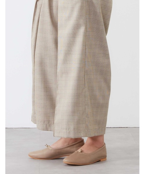 POU DOU DOU（プードゥドゥ）の「シャーリングバレエシューズ（パンプス・レディース・ブラック/モカ・4/3）」の6枚目の写真