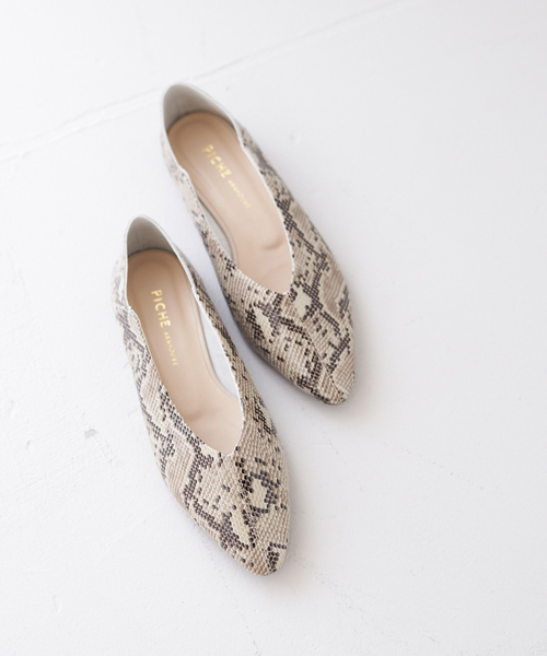 PICHE ABAHOUSE（ピシェ アバハウス）の「バブーシュ 2WAY フラットシューズ（パンプス・レディース・ブラック/オフホワイト/シルバー/その他・38/39/35/36/37/34/40）」の4枚目の写真