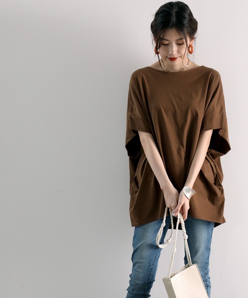 classicalelf(クラシカルエルフ)の「変形タック&ドレープ 無地ボートネックミドル丈ドルマンカットソー(半袖)(Tシャツ/カットソー・レディース・ブラック/オフホワイト/キャメル/モカ/グレイッシュベージュ・MEDIUM/LARGE/X-LARGE/XX-LARGE/SMALL)」の5枚目の写真