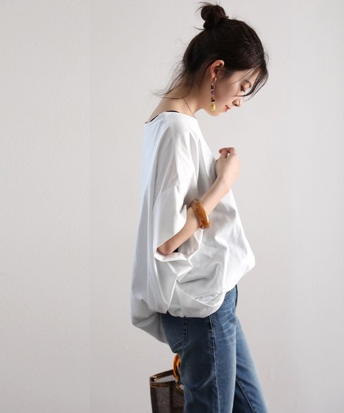 classicalelf(クラシカルエルフ)の「変形タック&ドレープ 無地ボートネックミドル丈ドルマンカットソー(半袖)(Tシャツ/カットソー・レディース・ブラック/オフホワイト/キャメル/モカ/グレイッシュベージュ・MEDIUM/LARGE/X-LARGE/XX-LARGE/SMALL)」の8枚目の写真