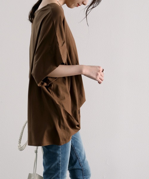 classicalelf(クラシカルエルフ)の「変形タック&ドレープ 無地ボートネックミドル丈ドルマンカットソー(半袖)(Tシャツ/カットソー・レディース・ブラック/オフホワイト/キャメル/モカ/グレイッシュベージュ・MEDIUM/LARGE/X-LARGE/XX-LARGE/SMALL)」の18枚目の写真