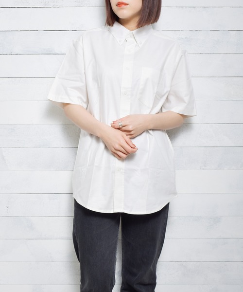 ARCHIVER(アーカイバ)の「【W】【it】【select ITEM】ストレッチオックスフォード半袖シャツ(シャツ/ブラウス・レディース・オフホワイト/ベージュ/ブラック/ブルー/グレー/サックスブルー/ネイビー/オリーブドラブ・MEDIUM/LARGE/X-LARGE)」の2枚目の写真