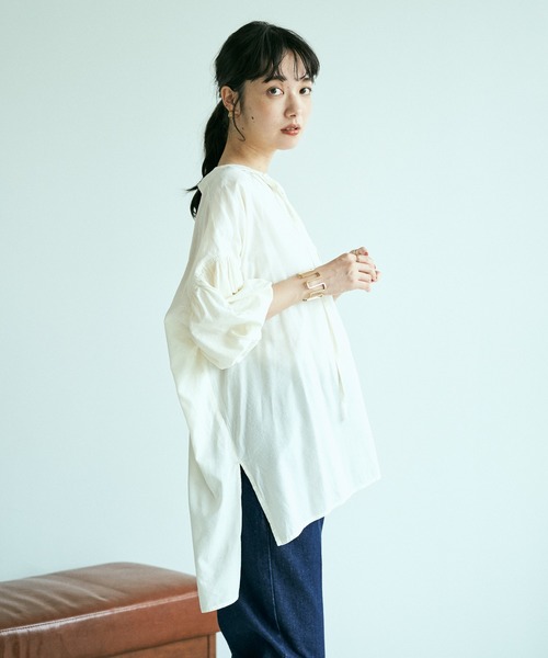 earth music&ecology(アースミュージックアンドエコロジー)の「綿レーヨンカフタンチュニック *(Tシャツ/カットソー・レディース・アイボリー/ベージュ/テラコッタ/カーキ・FREE)」の2枚目の写真