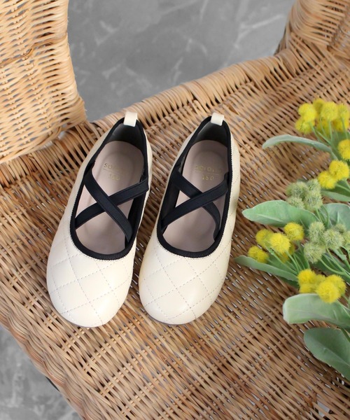SOROTTO(ソロット)の「【ママとお揃い】キルティングクロスバレエシューズ(バレエシューズ・キッズ・ブラック/グレー/パープル/アイボリー/ブルー/ピンク/ブラック系その他/ホワイト系その他/ライトブラウン/ブラウン/ブラウン系その他・16.0cm/17.0cm/18.0cm/19.0cm/20.0cm/21.0cm/22.0cm)」の3枚目の写真