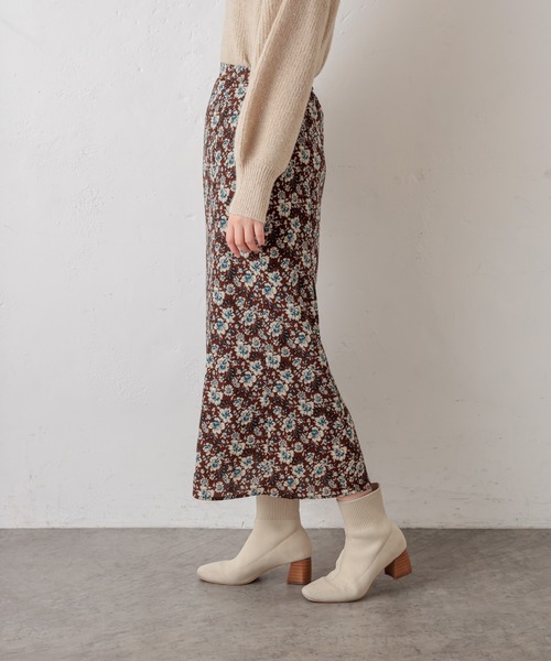 natural couture(ナチュラルクチュール)の「オリエンタル柄マーメイドフレアスカート(スカート・レディース・ブラック/ブラウン・FREE)」の12枚目の写真