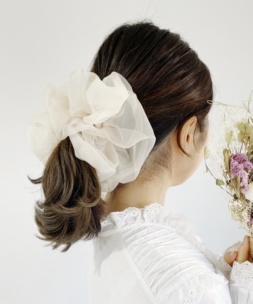 Loueme(ルエム)の「シアービッグシュシュ(シュシュ・レディース・ベージュ/ライトピンク/アイボリー/パープル/ブルー・FREE)」の3枚目の写真