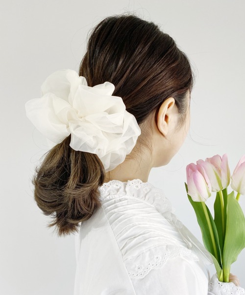 Loueme(ルエム)の「シアービッグシュシュ(シュシュ・レディース・ベージュ/ライトピンク/アイボリー/パープル/ブルー・FREE)」の2枚目の写真