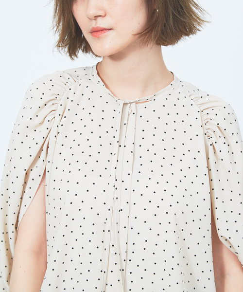 Rouge vif(ルージュヴィフ)の「ドットリボンブラウス(シャツ/ブラウス・レディース・アイボリー/ネイビー・フリー)」の9枚目の写真