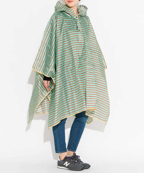 ameme（アメメ）の「Danke　RAIN CAPE∴（ポンチョ・レディース・ホワイト/ブラック/その他2/オレンジ/イエロー/グリーン/ネイビー・-）」の11枚目の写真