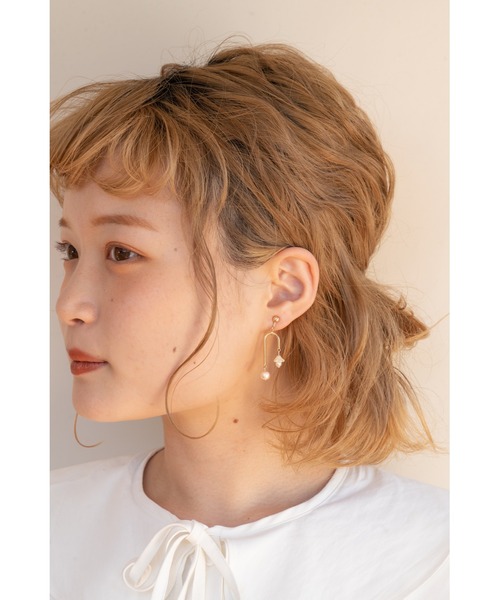 Chaco(チャコ)の「CHACO/ ビーズフラワーとパールのイヤリング(イヤリング・レディース・アイボリー・FREE)」の4枚目の写真