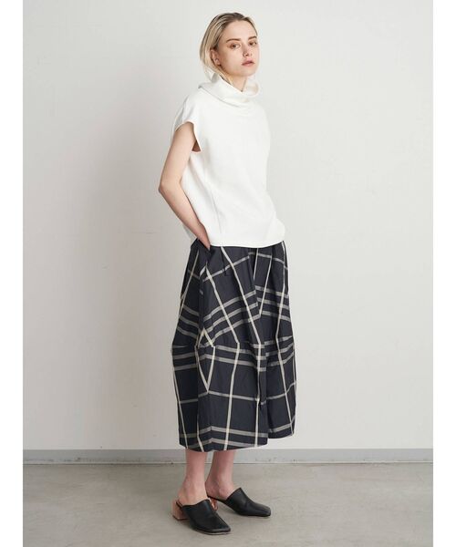 ELENDEEK（エレンディーク）の「オーバーハイネックカットソー（Tシャツ/カットソー・レディース・ブラック/オフホワイト・FREE）」の3枚目の写真