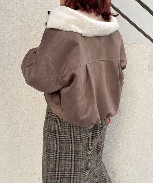 MAJESTIC LEGON（マジェスティックレゴン）の「ふわふわボリュームライダース（ライダースジャケット・レディース・アイボリー/ベージュ/モカ/ブラウン/オフホワイト/ホワイト・SMALL/MEDIUM）」の17枚目の写真