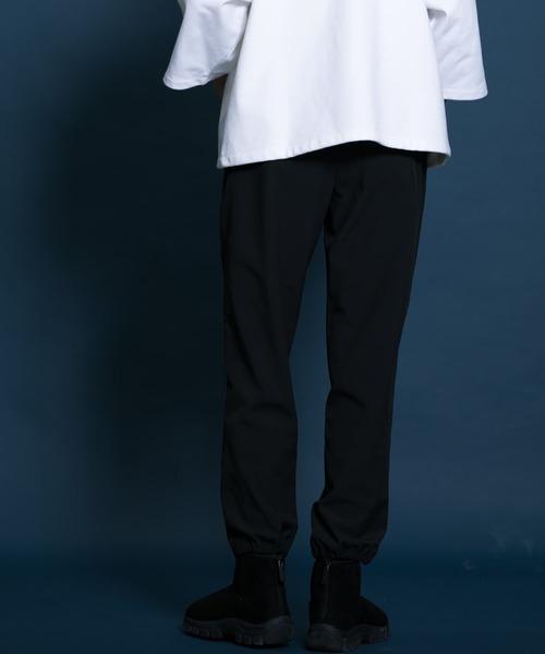 Uiscel（ユイセル）の「Uiscel　タックジョガースウェットパンツ（その他パンツ・メンズ・ブラック/カーキ・ONE）」の3枚目の写真