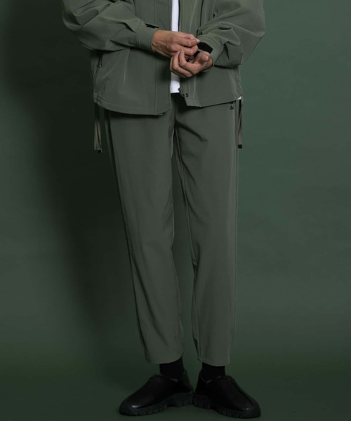 Uiscel（ユイセル）の「Uiscel　タックジョガースウェットパンツ（その他パンツ・メンズ・ブラック/カーキ・ONE）」の13枚目の写真