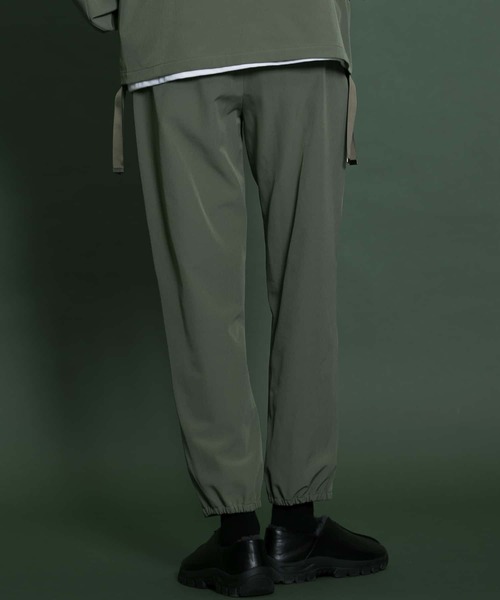 Uiscel（ユイセル）の「Uiscel　タックジョガースウェットパンツ（その他パンツ・メンズ・ブラック/カーキ・ONE）」の14枚目の写真