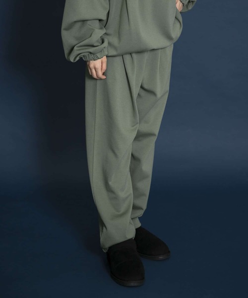 Uiscel（ユイセル）の「Uiscel　タックジョガースウェットパンツ（その他パンツ・メンズ・ブラック/カーキ・ONE）」の8枚目の写真