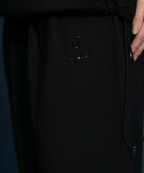 Uiscel（ユイセル）の「Uiscel　タックジョガースウェットパンツ（その他パンツ・メンズ・ブラック/カーキ・ONE）」の11枚目の写真