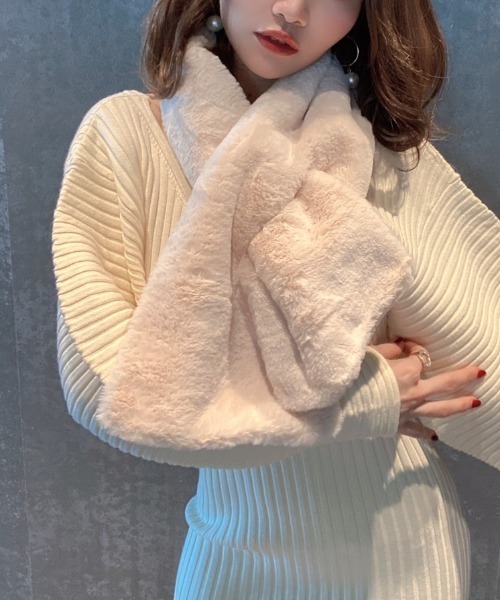 EIMY ISTOIRE(エイミーイストワール)の「エコファーティペット(マフラー・レディース・Moca/ブラック/アイボリー/ブラウン・FREE)」の7枚目の写真