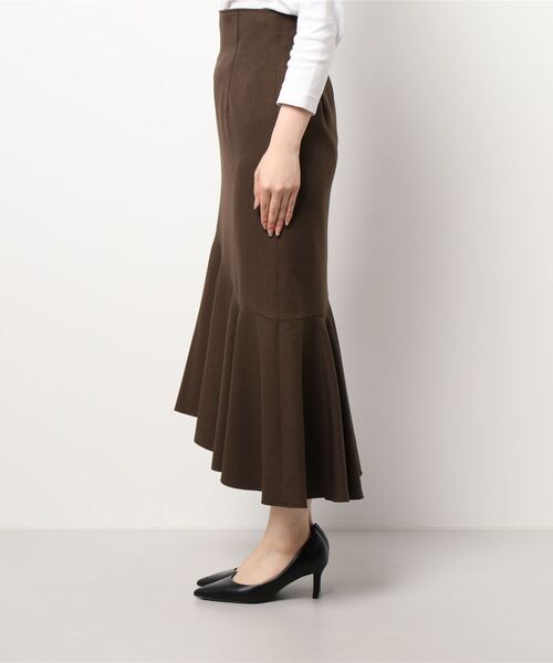 Cheek（チーク）の「【日本製】アシメヘムマーメイドスカート（スカート・レディース・グレイッシュベージュ/ブルー/ダークブラウン・MEDIUM）」の5枚目の写真