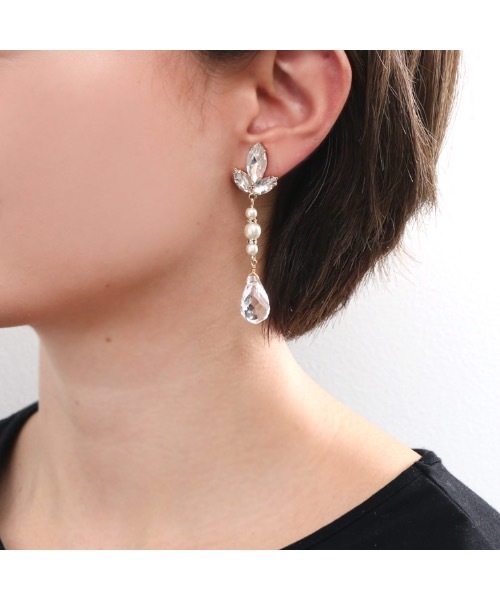 MAYGLOBE（メイグローブ）の「ビジューxアクリルパールロングピアス（ピアス（両耳用）・レディース・ホワイト×シルバー/ホワイト×ゴールド・FREE）」の2枚目の写真