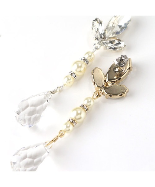 MAYGLOBE（メイグローブ）の「ビジューxアクリルパールロングピアス（ピアス（両耳用）・レディース・ホワイト×シルバー/ホワイト×ゴールド・FREE）」の7枚目の写真