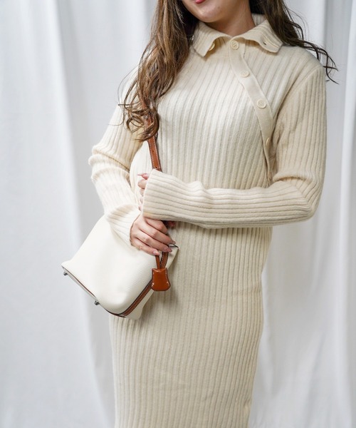 Loco Ocean(ロコオーシャン)の「綺麗めシルエット タートルネック 2wayニットワンピース(ワンピース・レディース・ブラック/ベージュ/オフホワイト・FREE)」の1枚目の写真