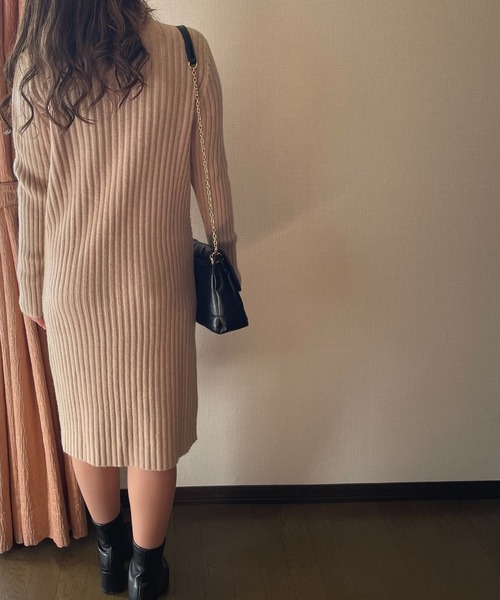 Loco Ocean(ロコオーシャン)の「綺麗めシルエット タートルネック 2wayニットワンピース(ワンピース・レディース・ブラック/ベージュ/オフホワイト・FREE)」の10枚目の写真