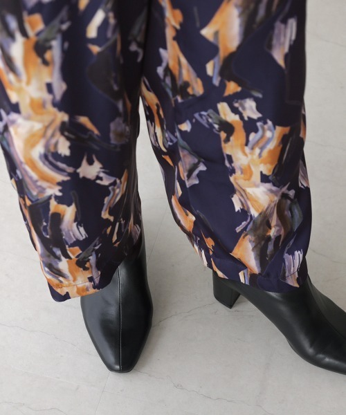 Bou Jeloud(ブージュルード)の「ペイント柄パンツ(その他パンツ・レディース・オフホワイト/ブルー・38)」の4枚目の写真