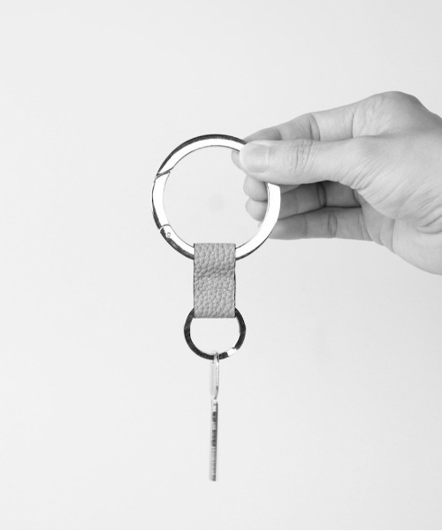 ITTI（イッチ）の「ITTI イッチ / CRISTY RING RING / DIPLO FJORD / クリスティリングリング レザーキーホルダー / ITTI-GOODS-003-A（キーホルダー・メンズ・オレンジ/ブラック/グレイッシュベージュ/ブルー/イエロー・FREE）」の6枚目の写真