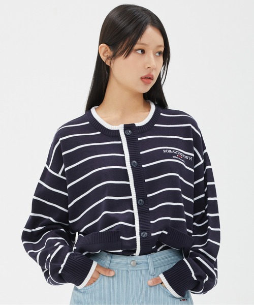 ROMANTIC CROWN(ロマンティッククラウン)の「【ROMANTIC CROWN】STRIPE KNIT POCKET CARDIGAN / ロマンティッククラウン ストライプ ニット ポケット カーディガン(カーディガン/ボレロ・メンズ・ライトグレー/ネイビー・MEDIUM/SMALL/LARGE)」の2枚目の写真