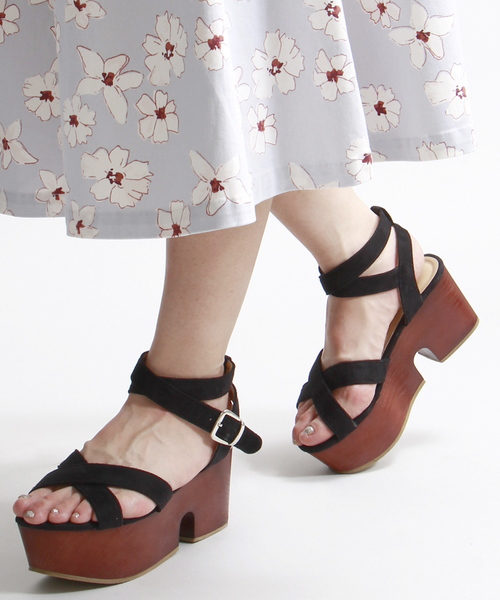 WEGO(ウィゴー)の「WEGO/クロスベルトサンダル(サンダル・レディース・ブラック/キャメル・MEDIUM/LARGE)」の2枚目の写真