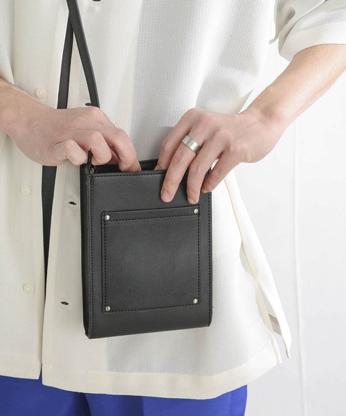 SENSE OF PLACE by URBAN RESEARCH（センスオブプレイスバイアーバンリサーチ）の「フェイクレザースクエアミニショルダーバッグ（ショルダーバッグ・メンズ・ブラック/ネイビー/ブラック系その他/ライトベージュ・ONE）」の9枚目の写真