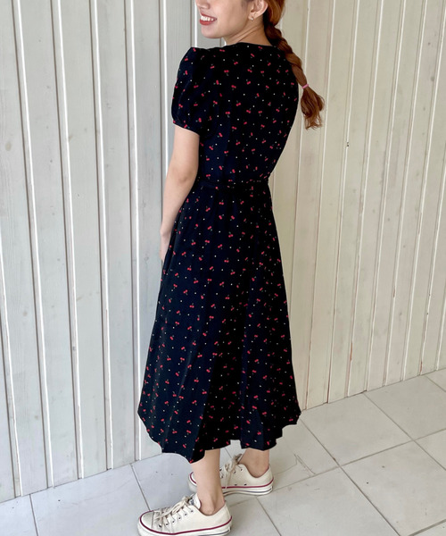 GIMME GIMME（ギミーギミー）の「【GIMME GIMME】Cherry pattern cache-coeur dress gimw22s014（ワンピース・レディース・ブラック・FREE）」の3枚目の写真