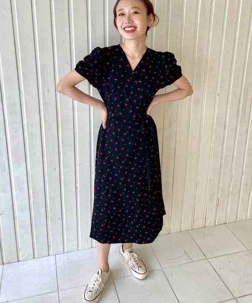 GIMME GIMME（ギミーギミー）の「【GIMME GIMME】Cherry pattern cache-coeur dress gimw22s014（ワンピース・レディース・ブラック・FREE）」の2枚目の写真