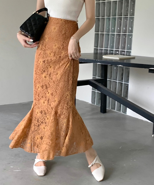 emi+(エミプラス)の「花柄レースハイウエストマーメードスカート(スカート・レディース・ブラック/ブラウン/アイボリー/ブルー/ネイビー・S/M)」の3枚目の写真