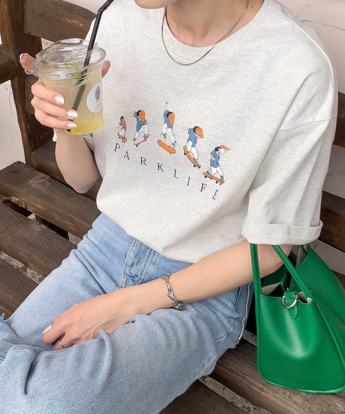 Chillfar（チルファー）の「ヴィンテージイラストTシャツ/コットン100％（Tシャツ/カットソー・レディース・ホワイト/パープル/ブルー/グリーン/オートミール/チャコール/ホワイト系/グレー系/アイボリー系/グリーン系/ブルー系/パープル系・FREE）」の5枚目の写真