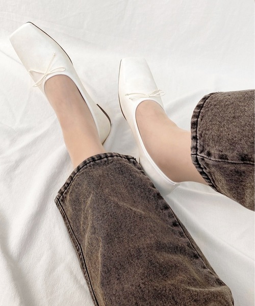 MAMIAN（マミアン）の「スクエアトゥ バレエシューズ（バレエシューズ・レディース・ホワイト/ブラック/ブラウン・22.5cm/23.5cm/24.5cm/23.0cm/24.0cm/25.0cm）」の4枚目の写真