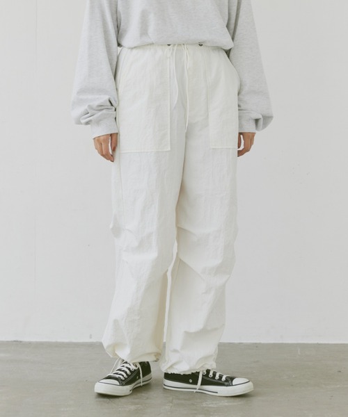 flaner（フラネ）の「Loose military nylon pants/ルーズミリタリーナイロンパンツ（その他パンツ・レディース・ホワイト/ブラック/カーキ・SMALL/MEDIUM/LARGE）」の2枚目の写真