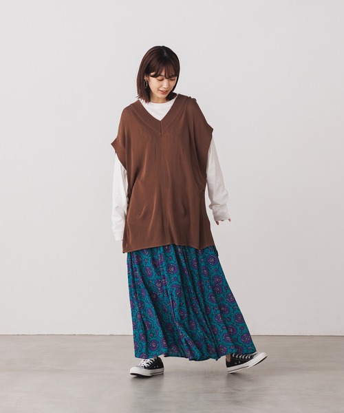 lil nina(リルニーナ)の「<MADE IN INDIA>揺れる足元が魅力的なヴィンテージフラワープリント柄ギャザーロングスカート(スカート・レディース・ブラック/ブラウン/グリーン・FREE)」の4枚目の写真