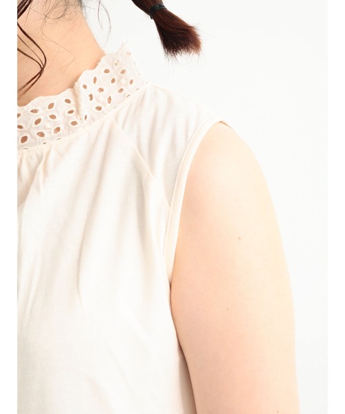 Samansa Mos2(サマンサ モスモス)の「スタンド襟レースノースリーブカットソー(Tシャツ/カットソー・レディース・オフホワイト/モカ/チャコール/キナリ・フリ-)」の20枚目の写真